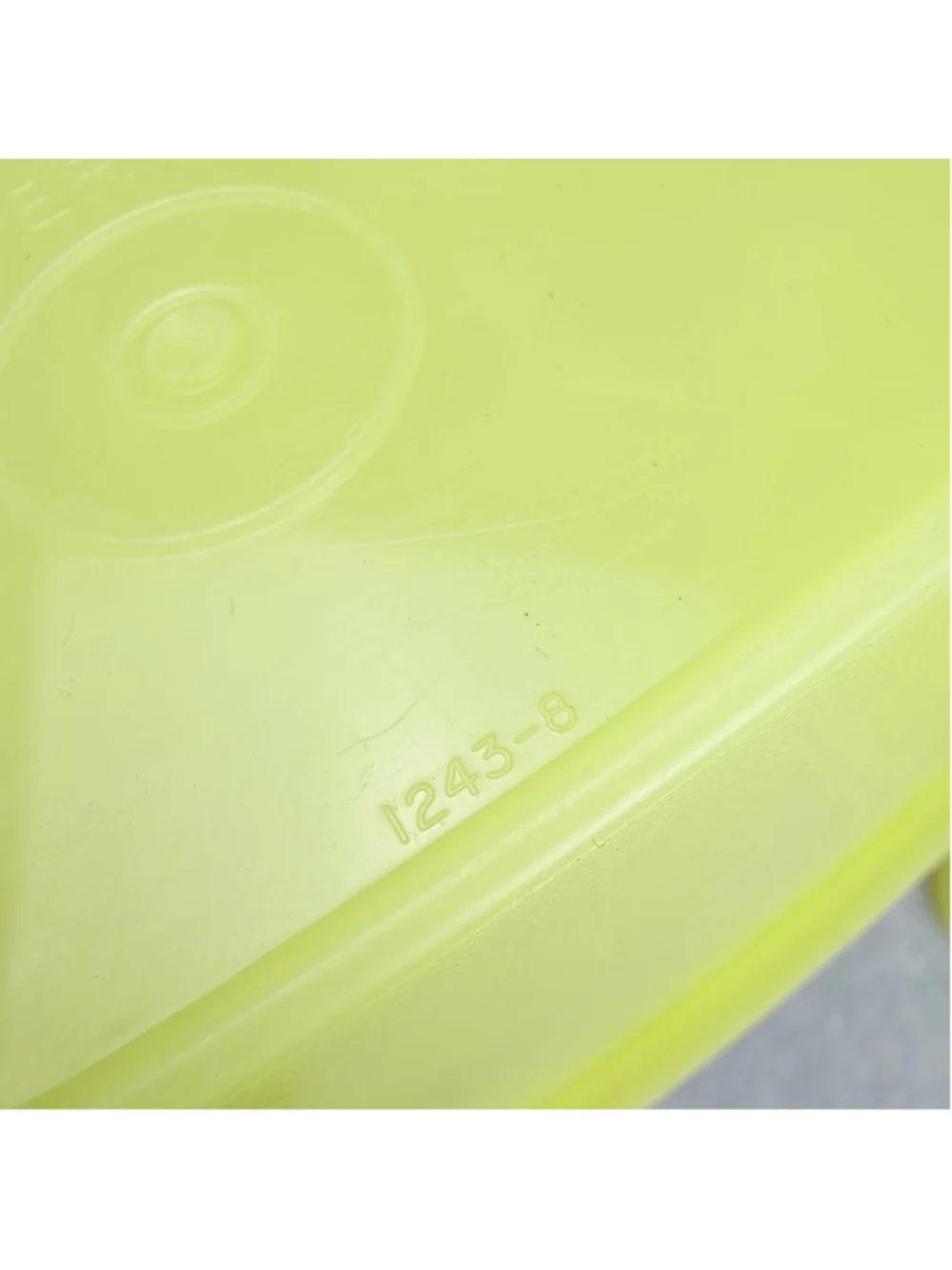 TUPPERWARE Yellow 8 Piece Set 4 Containers w Lids 587 1243 Shelf Saver